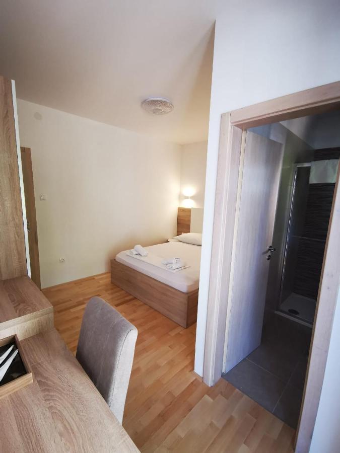 Apartments And Rooms Kod Mate 트리바느-크루슈치차 외부 사진